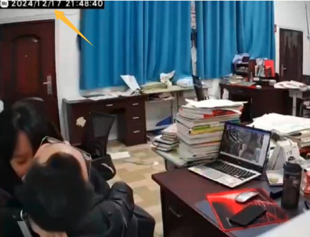 监控是男老师自己安装女生是班长很乖！K8凯发天生赢家师生不雅曝光后续：(图7)